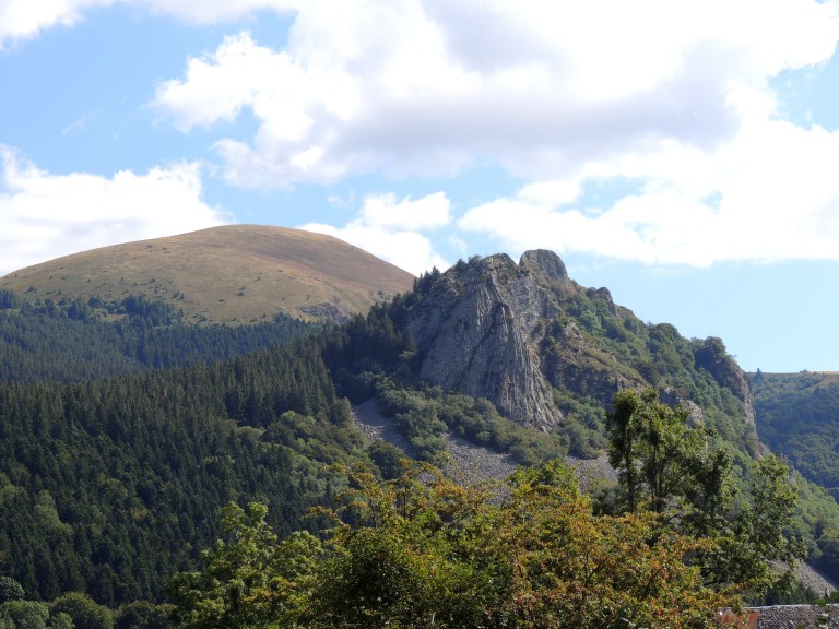 Les Roches « Tuilière et Sanadoire » et la Vallée de Fontsalade (63) Au Cœur des Pays d'Auvergne