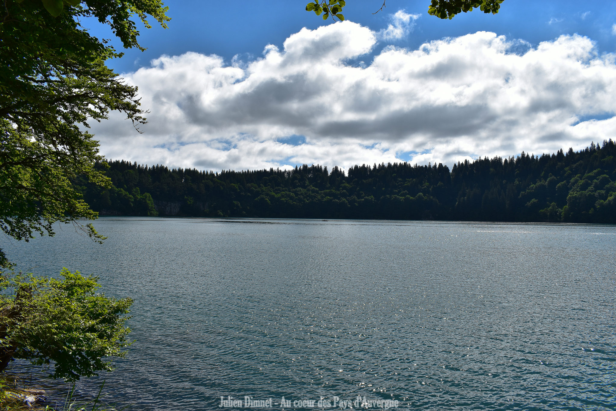 Le Lac Pavin (63) Au Cœur des Pays d'Auvergne Le Lac Pavin (63) Au Cœur des Pays d'Auvergne