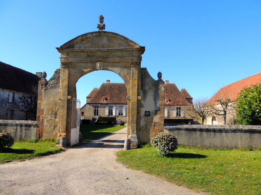 Neuvy 6 Château du Vieux-Melay 3