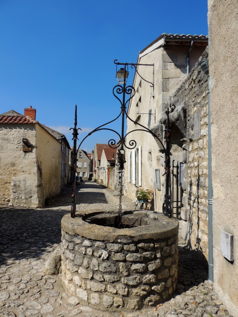 Charroux 8