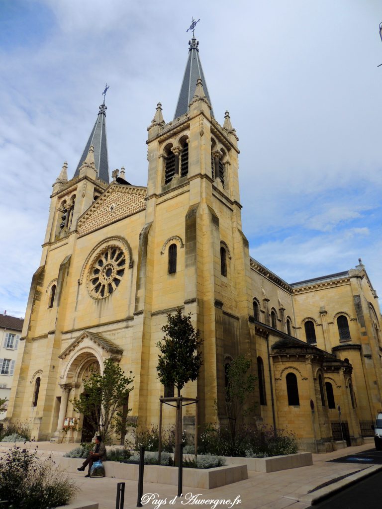 Vichy 32 - Eglise Saint-Louis