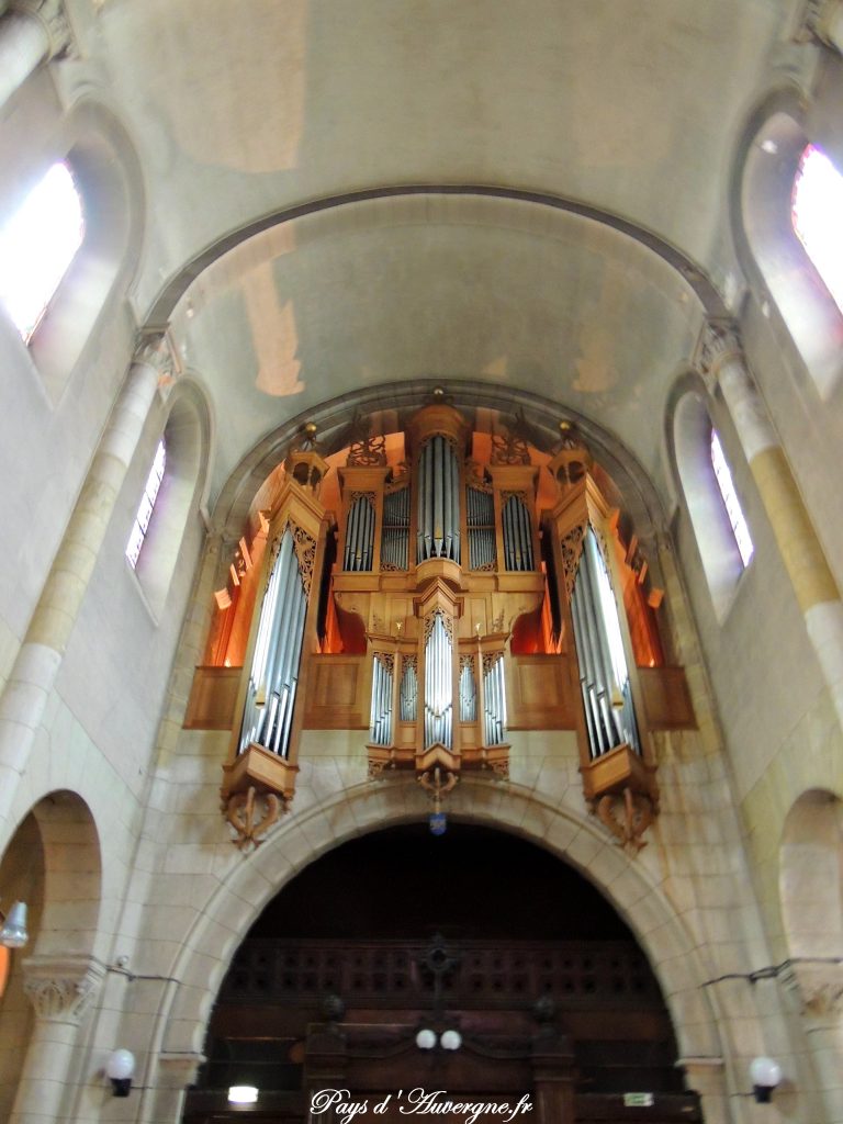 Vichy 38 - Eglise Saint-Louis