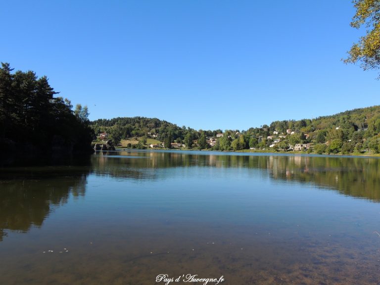 le-lac-de-la-cassi-re-63-au-c-ur-des-pays-d-auvergne