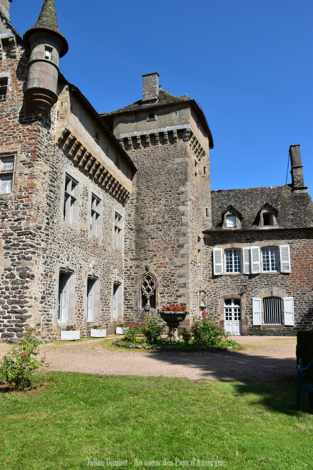 Le Château de La Vigne (15) Au Cœur des Pays d'Auvergne